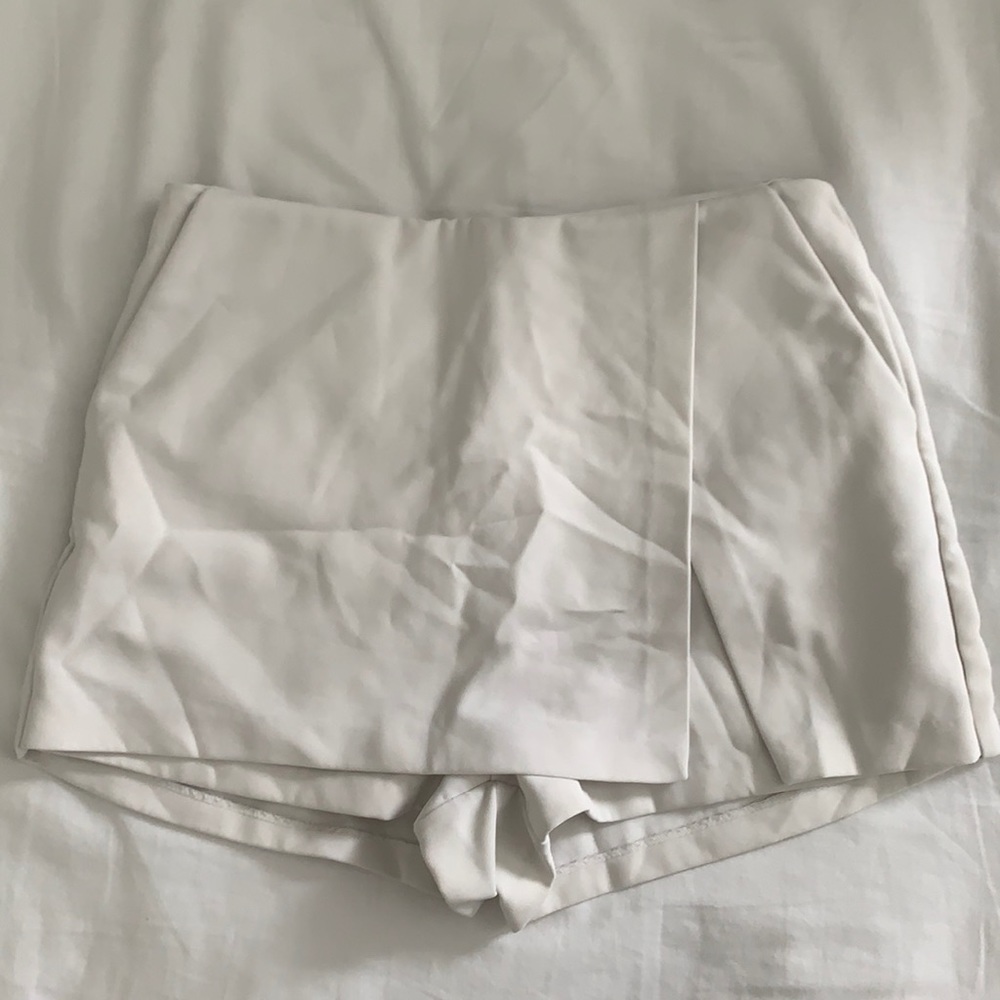 Medium Forever 21 White Skort